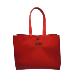 Eco Bolsa Marty roja hecha en Chile, con material rescatado y reutilizado de lonas de PVC